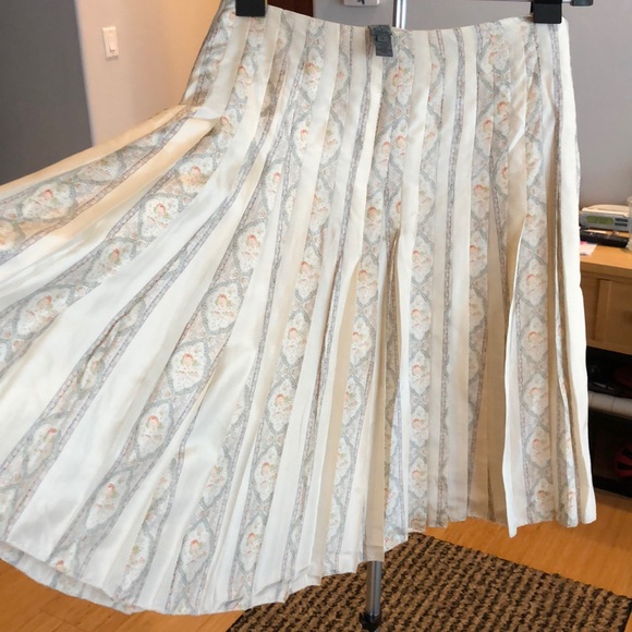 Skirt - Picture 3 of 3